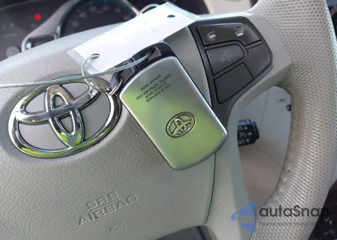 2013 Toyota Sienna Xle V6 8 Passenger from USA, damaged, VIN 5TDYK3DC2DS356018